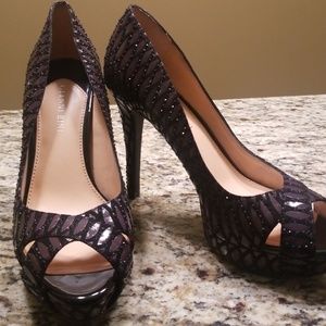 LIKE NEW Gianni Bini grey & black platform heels